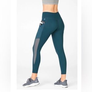 NWT Fabletics Trinity Mid Rise Pocket 7/8 -medium- in color grotto